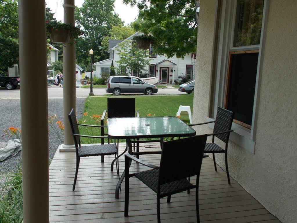 Absolute 1000 Islands Monthly Suites Gananoque Esterno foto